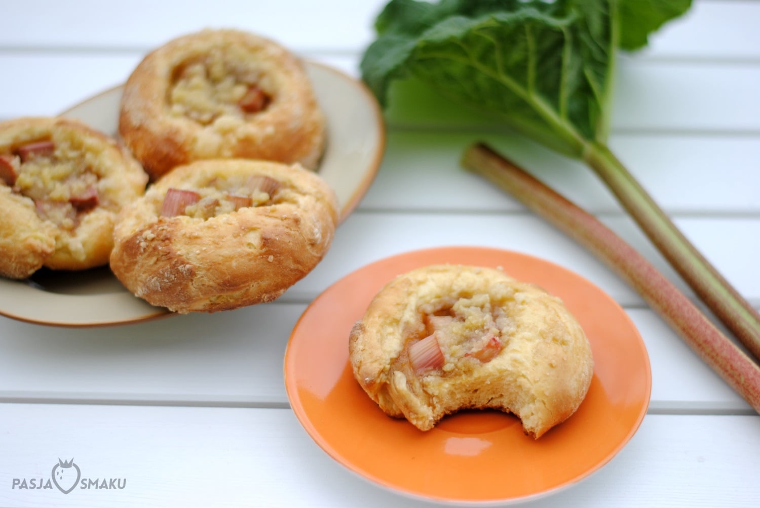 drożdżówki z rabarbarem