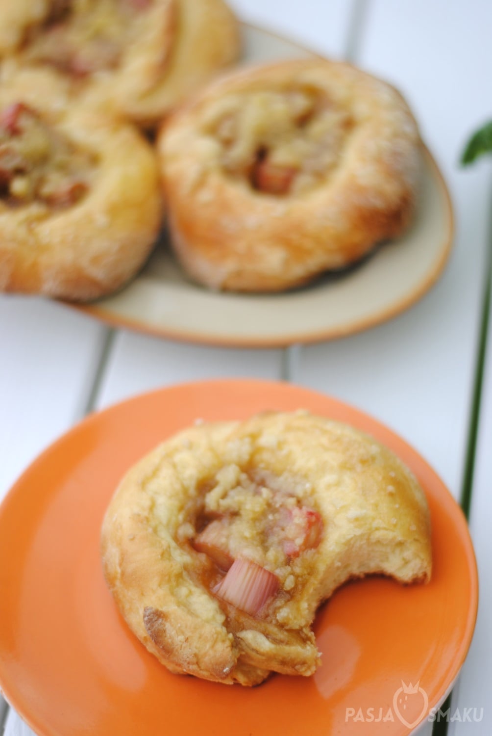 drożdżówki z rabarbarem