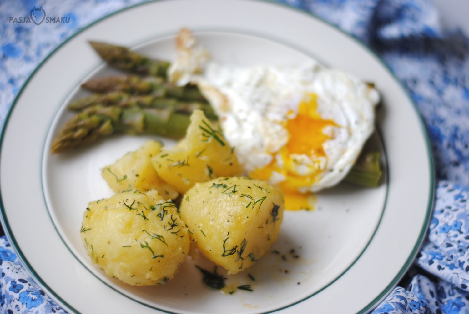 jajko sadzone i szparagi