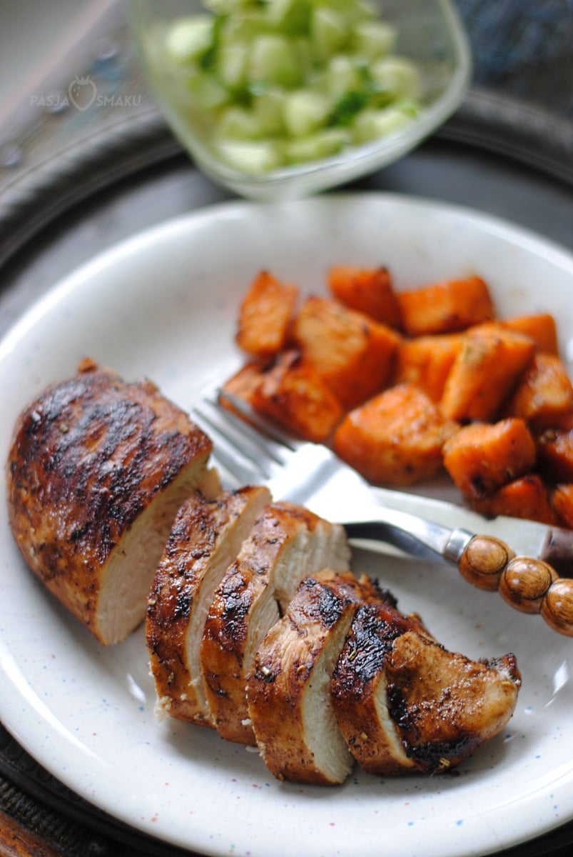 Pieczona pierś kurczaka w sosie balsamicznym z batatami