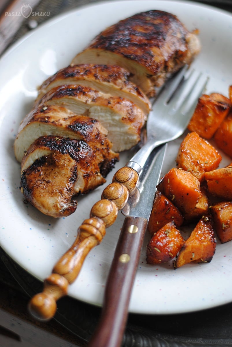 Pieczona pierś kurczaka w sosie balsamicznym z batatami