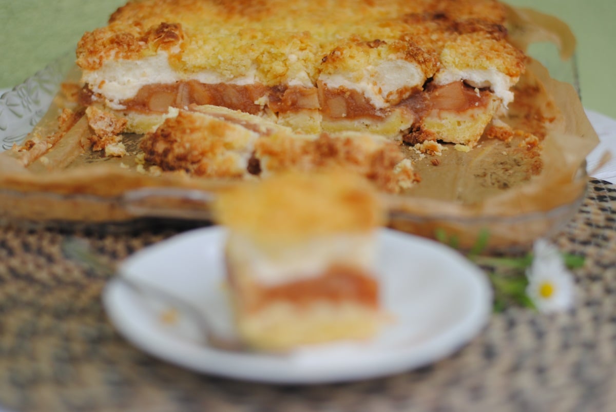 szarlotka z pianką budyniową