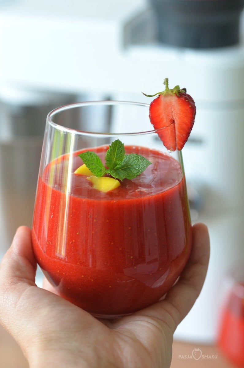 koktajl z truskawkami i mango