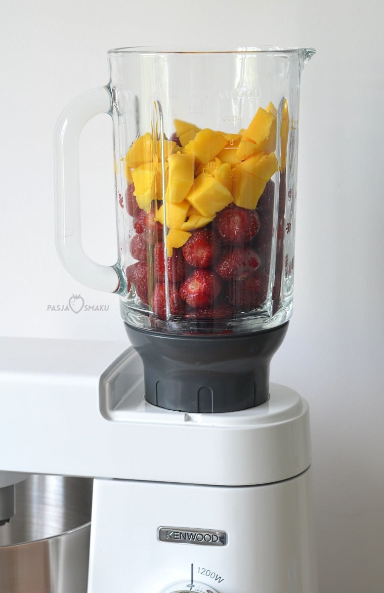 koktajl z truskawkami i mango