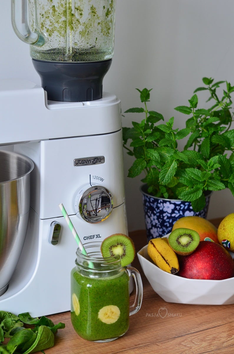smoothie ze szpinakiem i kiwi