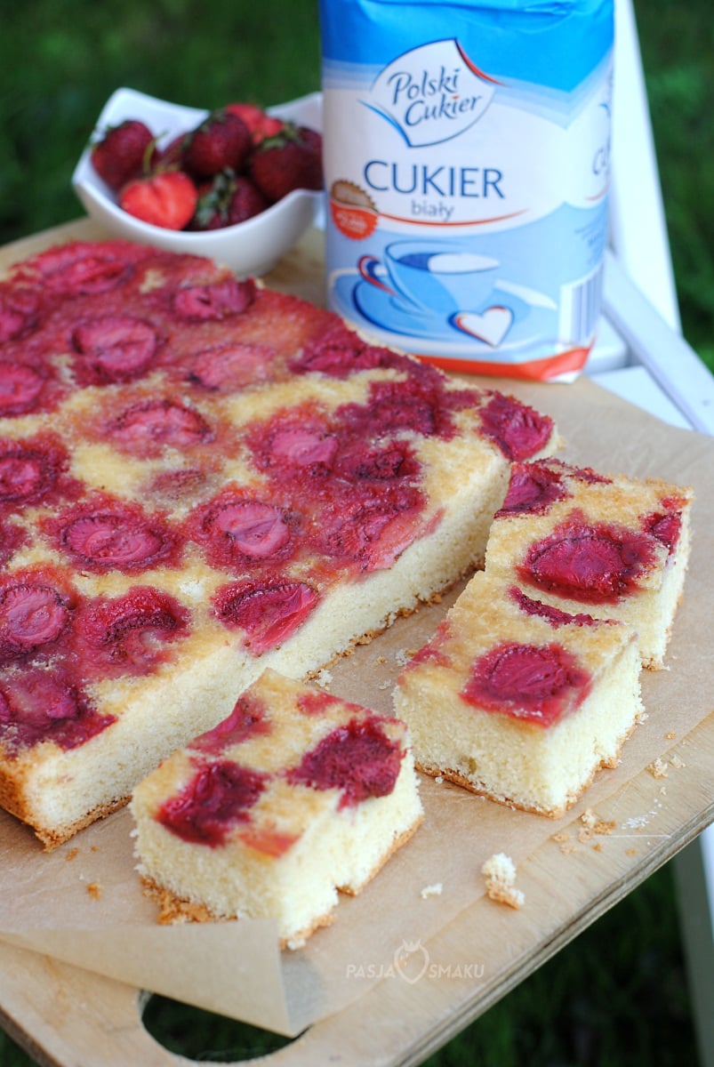 ciasto z truskawkami i ajerkoniakiem