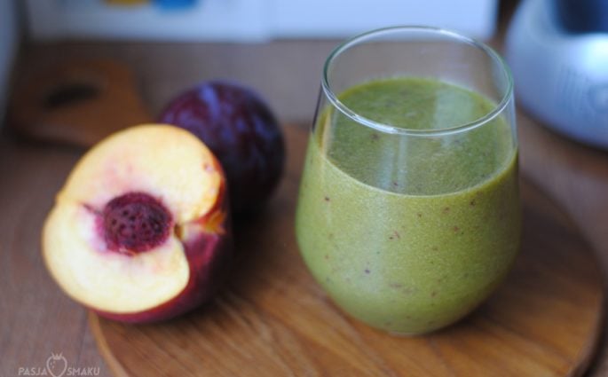 Smoothie ze szpinakiem i nektarynkami