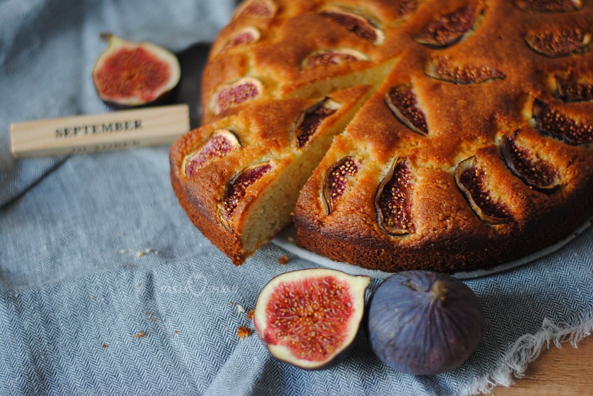 Jogurtowe ciasto z figami