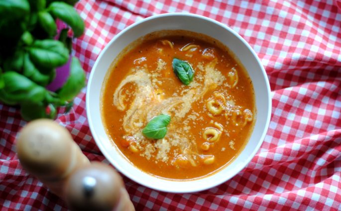 Krem pomidorowy z tortellini