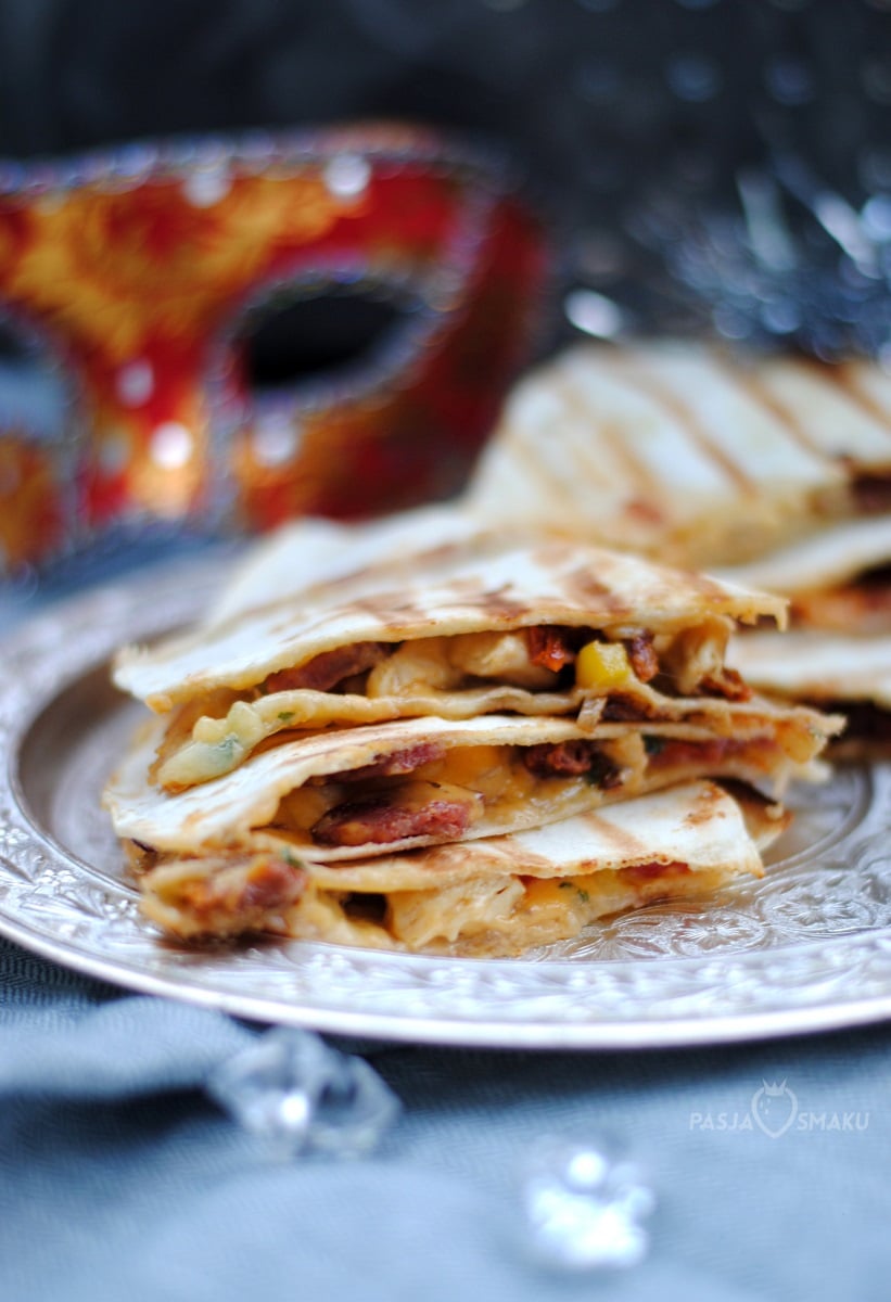 Quesadillas z kurczakiem i suszonymi pomidorami