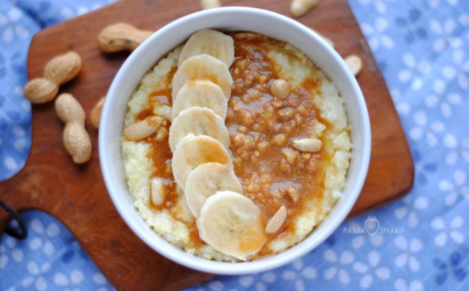 Jaglanka z bananem i masłem orzechowym