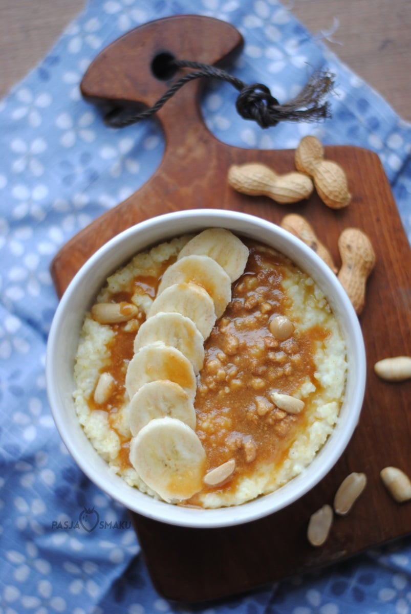 Jaglanka z bananem i masłem orzechowym