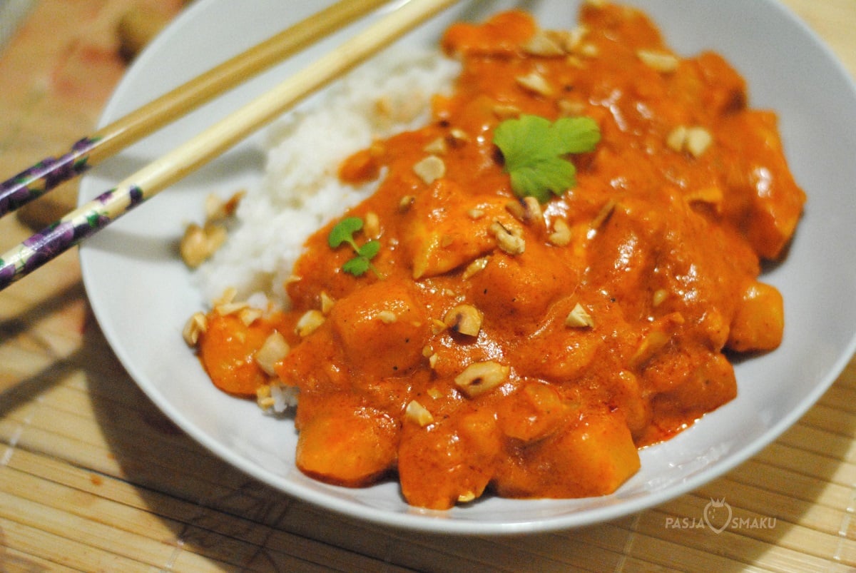 Massaman Curry z kurczakiem i ziemniakami