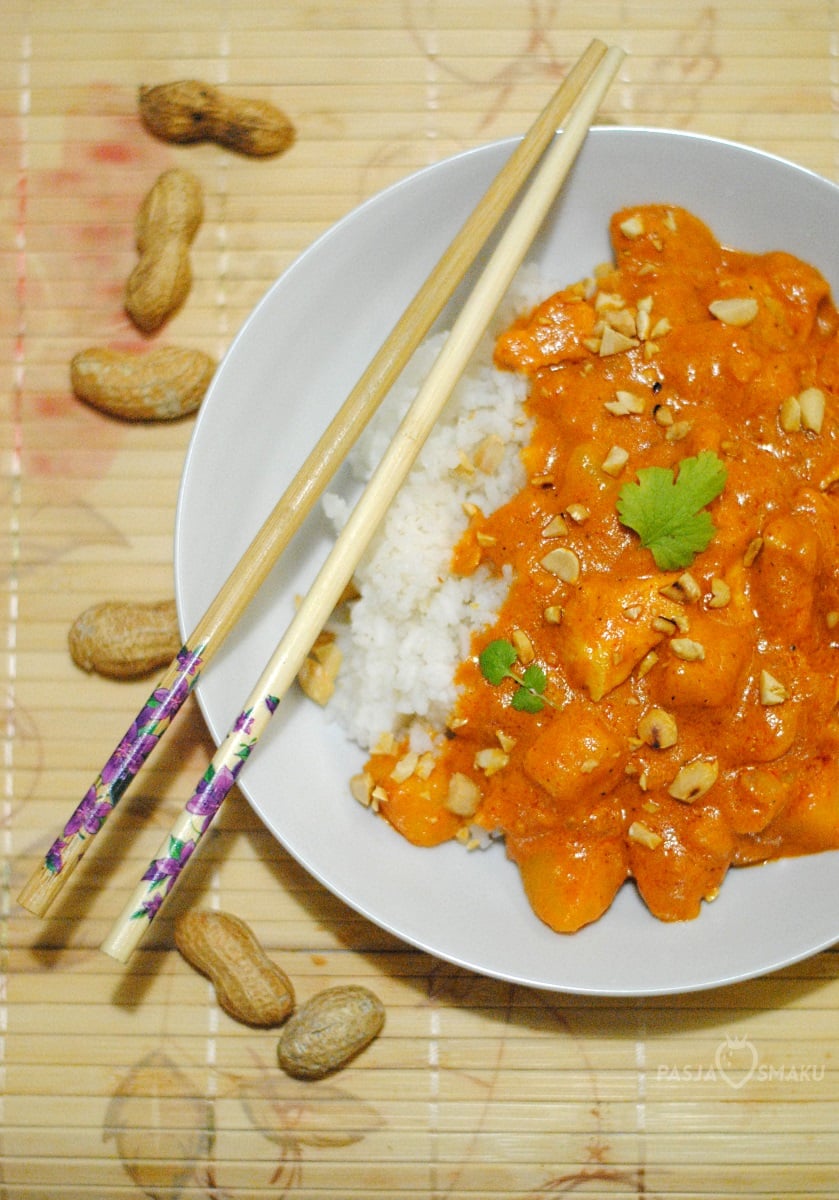 Massaman Curry z kurczakiem i ziemniakami