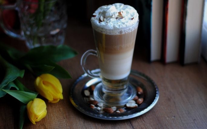 latte z amaretto
