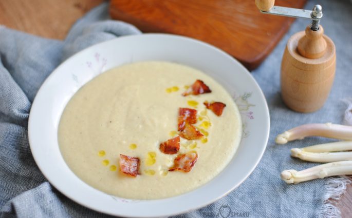 Krem z białych warzyw ze szparagami