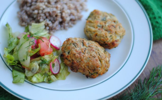 Pieczone kotleciki drobiowe z cukinią i marchewką