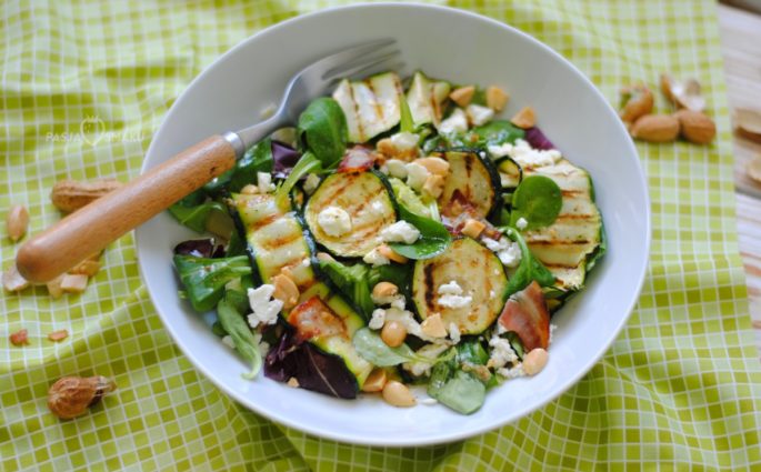 Sałatka z grillowaną cukinią