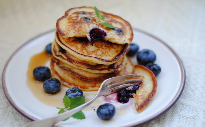 Jogurtowe placuszki z borówkami