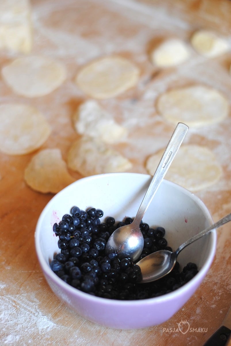 Pierogi z jagodami