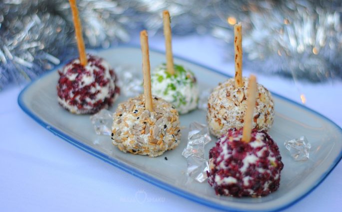 Kulki serowe z winogronem