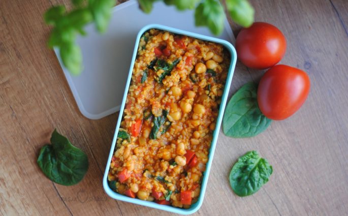 Kasza bulgur z warzywami w sosie pomidorowym