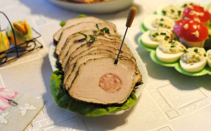 Schab faszerowany białą kiełbasą