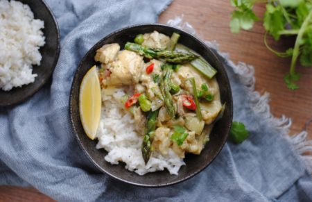 Curry z dorszem i szparagami