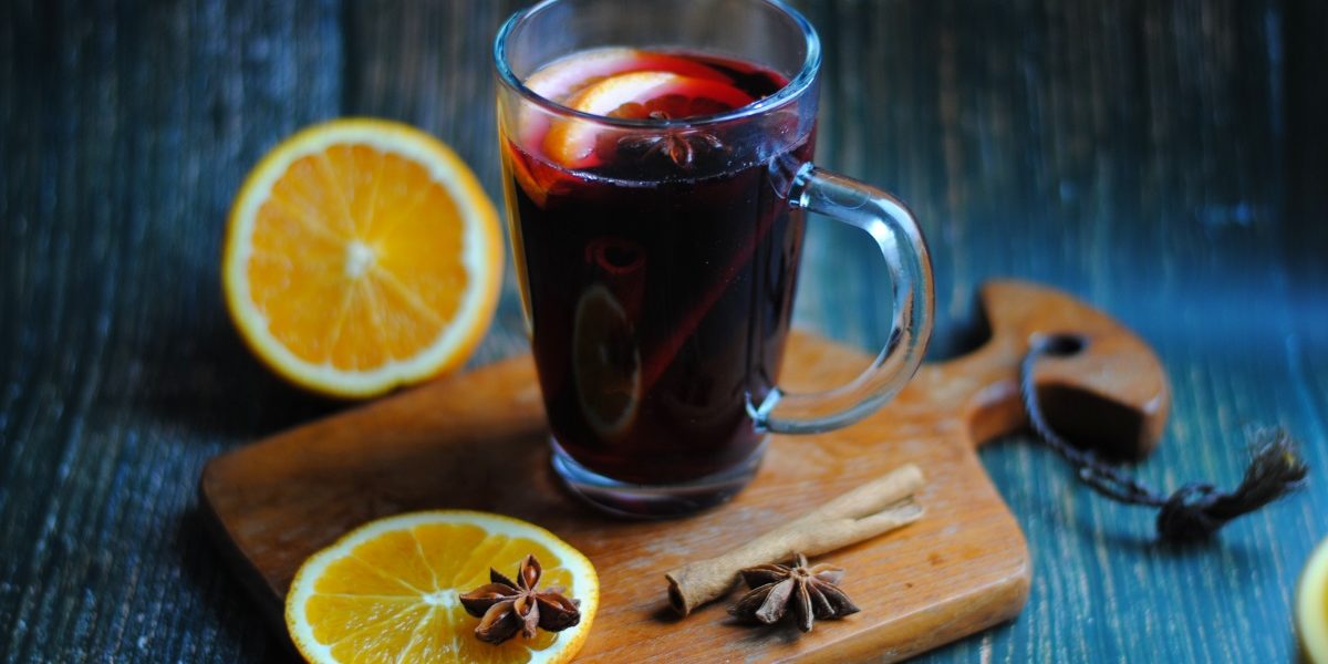 Bezalkoholowy grzaniec z czerwonego wina