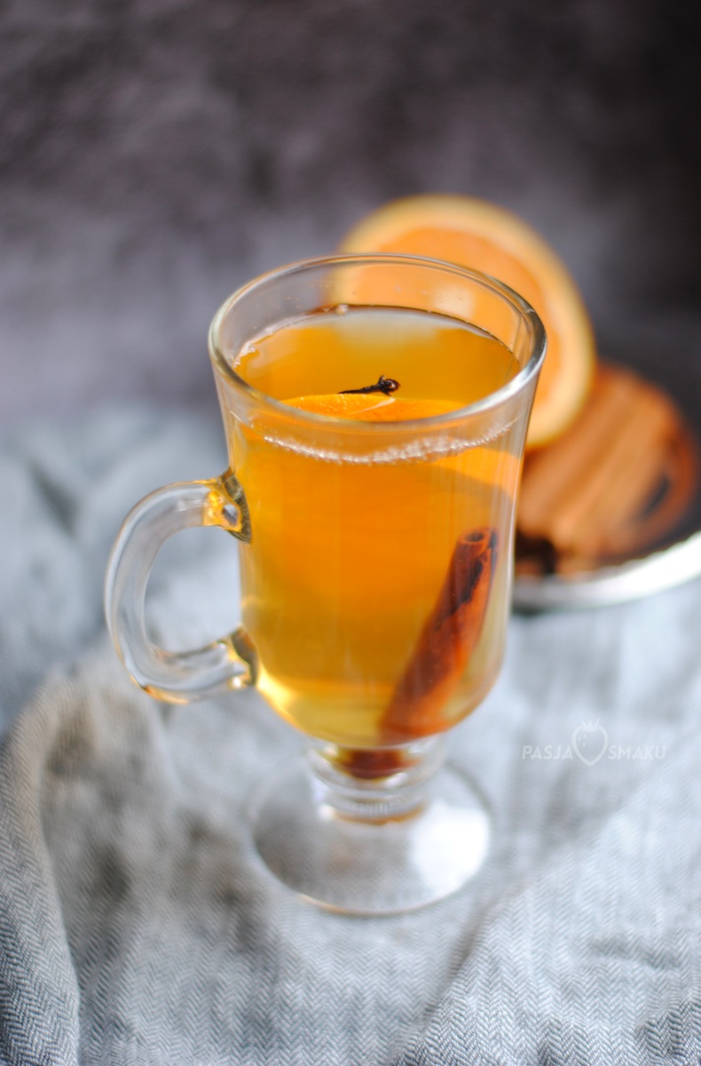 Bezalkoholowy grzaniec z białego wina