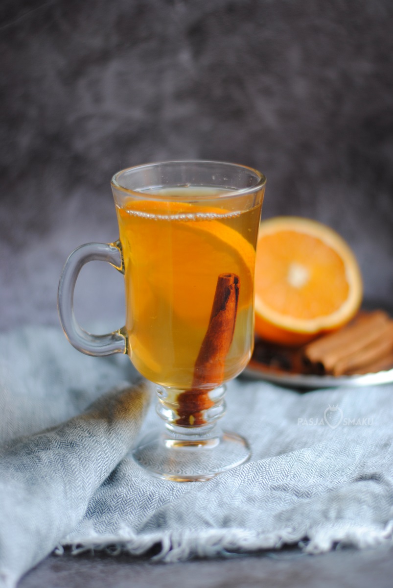 Bezalkoholowy grzaniec z białego wina