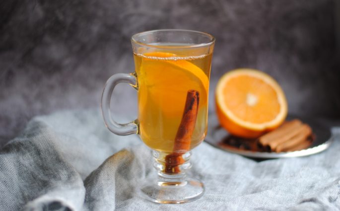 Bezalkoholowy grzaniec z białego wina