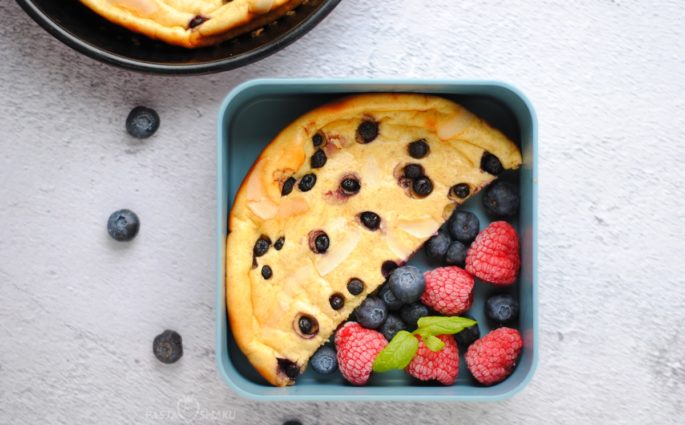 Omlet twarogowy z owocami