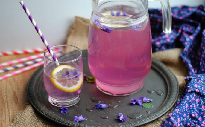 Wyjątkowa fiołkowa lemoniada
