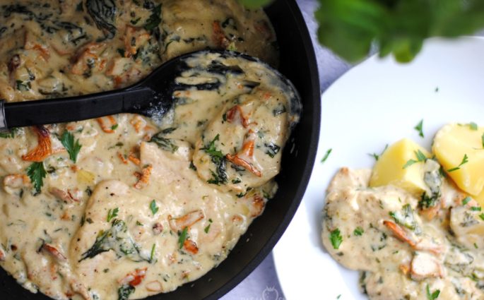 Pierś kurczaka z kurkami i szpinakiem