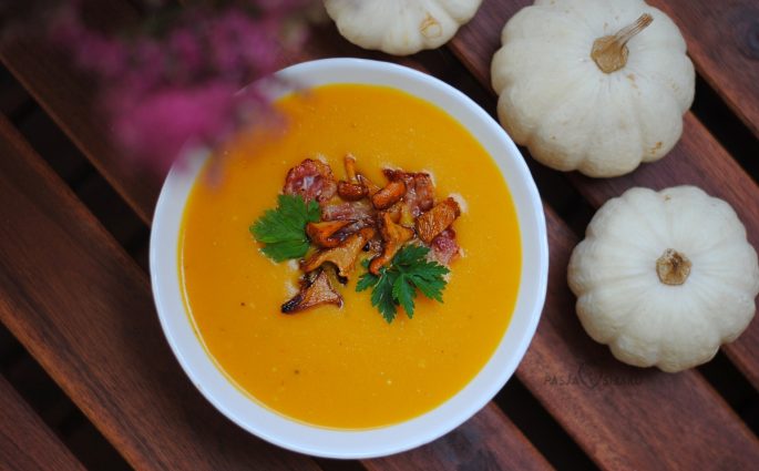 Krem z pieczonej dyni i czerwonej soczewicy